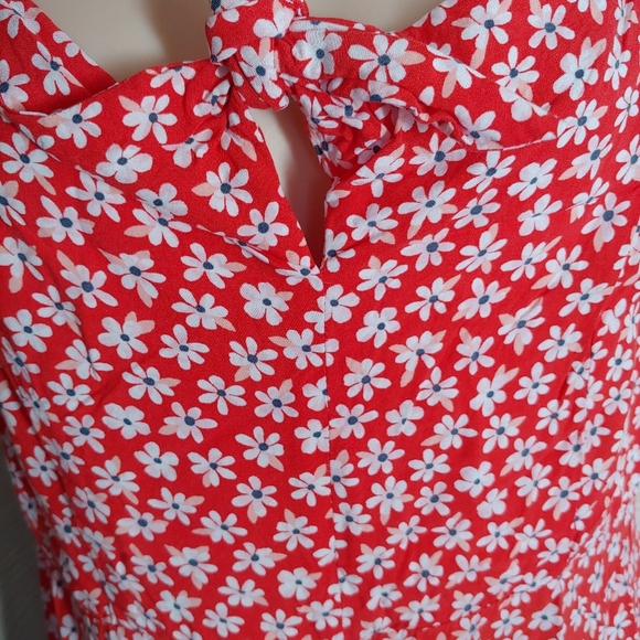 Old Navy Slim Tie Front Floral Print in Camo Red Jumpsuit Size Women Medium - Picture 8 of 12